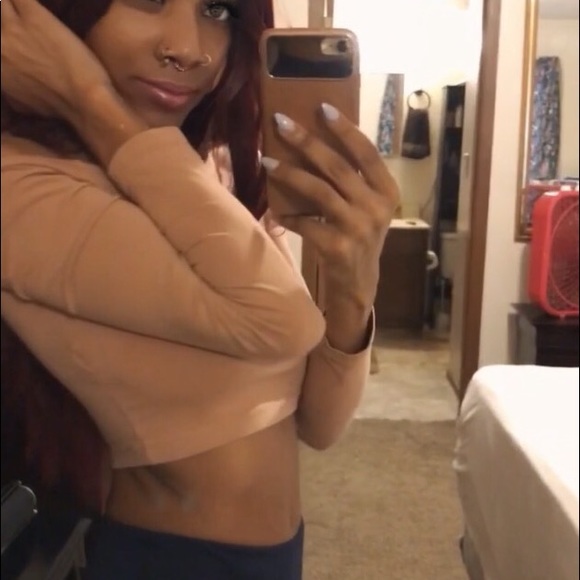 Meet your Posher, Cherry 🍒 follow me please! - Picture 7 of 7